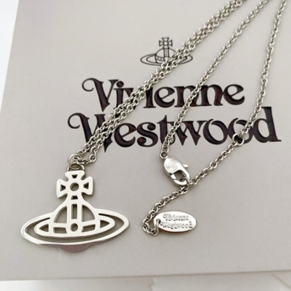 Vivienne Westwood Flat Saturn Orb Pendant Necklace - Silver
